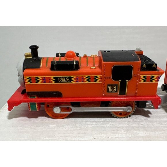 Thomas & Friends TrackMaster Nia Train Engine & Orange Mail Car 2013 Gullane - Picture 2 of 11